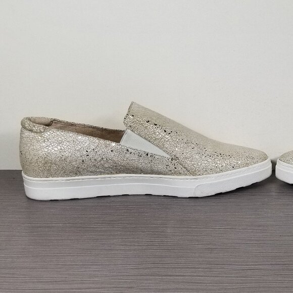 Pelle Moda Pointed Toe Slip-on Sneakers, Ivory Crackled Leather, Womens Size 7.5 - Picture 6 of 13